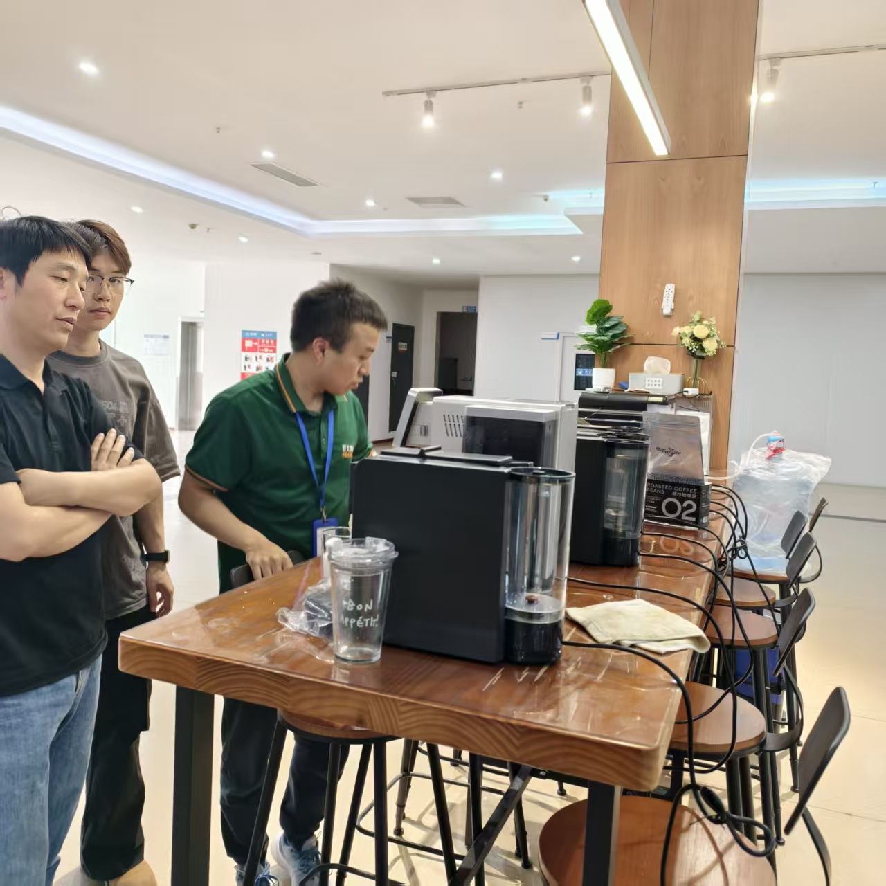 Aosom E-COMMERCE INC. General Manager Tang Visits Seaver  & Inspects Fully Automatic Coffee Machine SV205